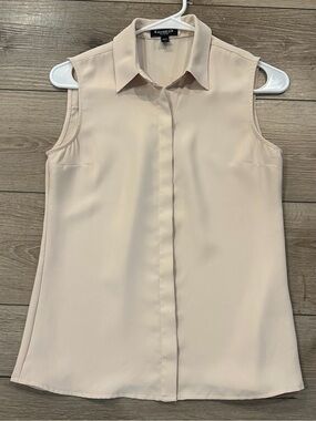 Express Sleeveless Button-Front Blouse with Collar in Light Pink Beige XXS